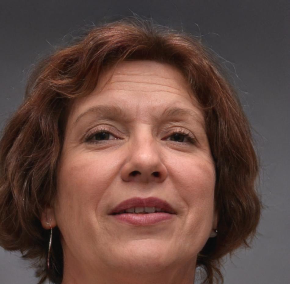 Elena Marinescu - Consultant Financiar Senior